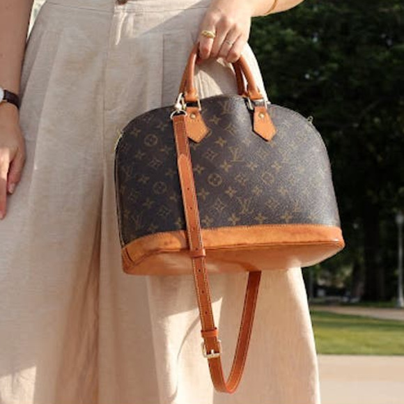 Louis Vuitton Handbags - 💎✨Authentic✨💎 Louis Vuitton Monogram Alma Hand Bag with strap!